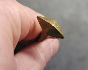 Brass Fin Neck Diamond Head Machine Screws(Chongqing Yushung Non-Ferrous Metals Co., Ltd.)